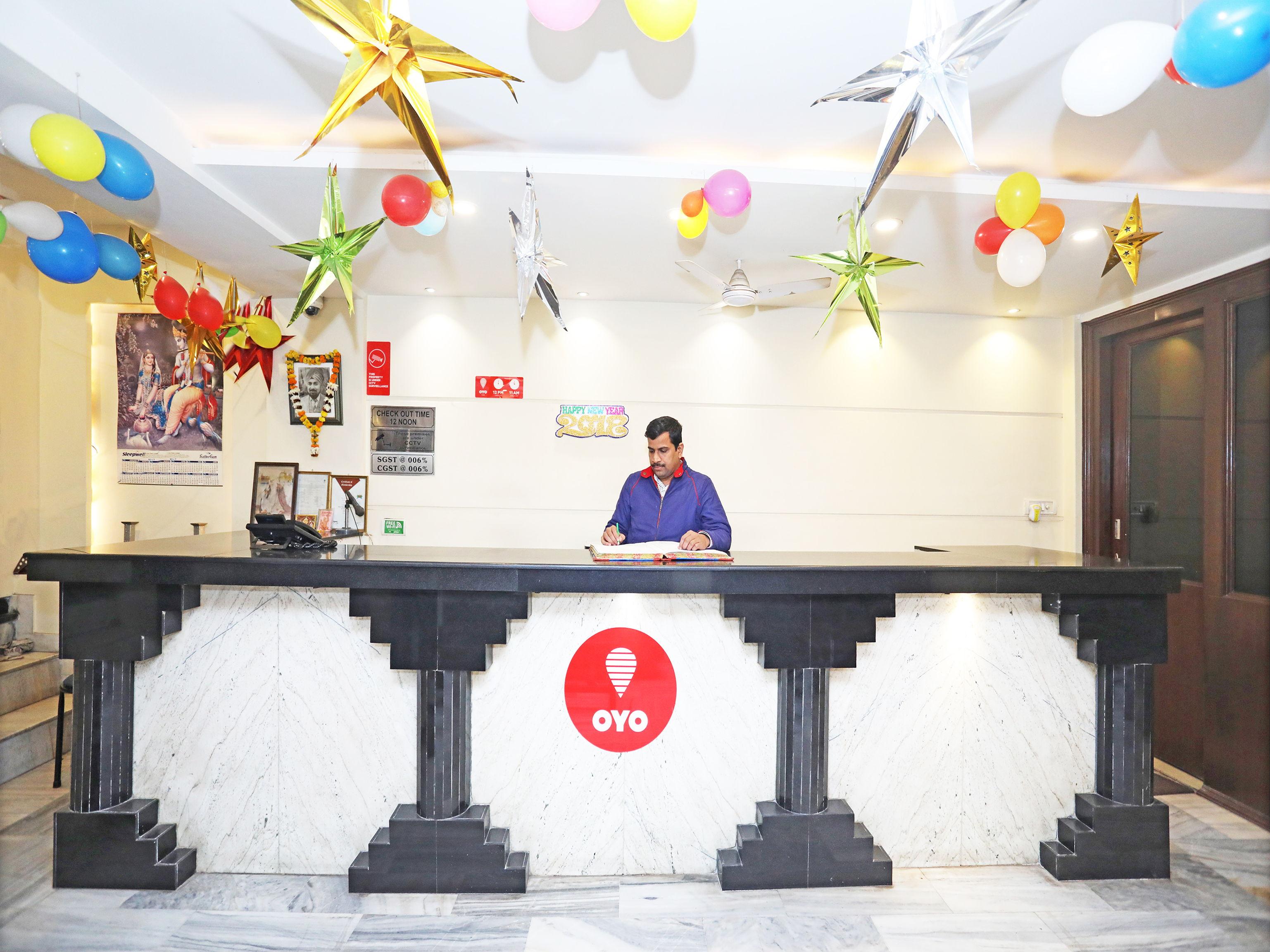 Capital O 10750 Hotel Vivek Nuova Delhi Esterno foto